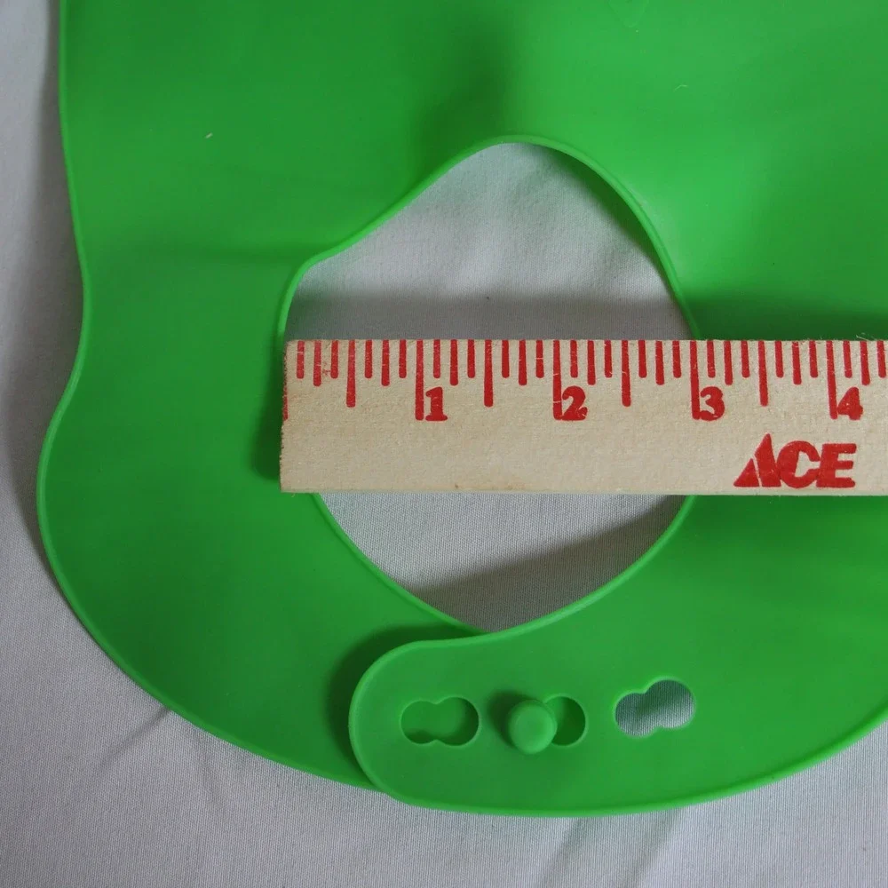 Tommee Tippee Green Catch All Bib - Soft Flexible Silicone Food Catcher for Baby